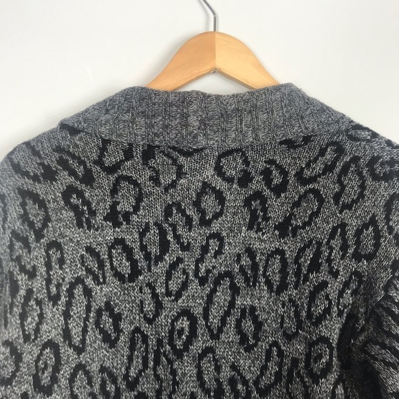 ROMEO & JULIET COUTURE Cheetah Draped Cardigan - Picture 4 of 7